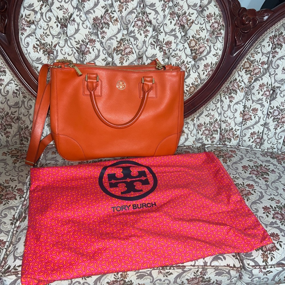 Authentic Tory Burch Two Way Bag Slightly Use.Very good condition.